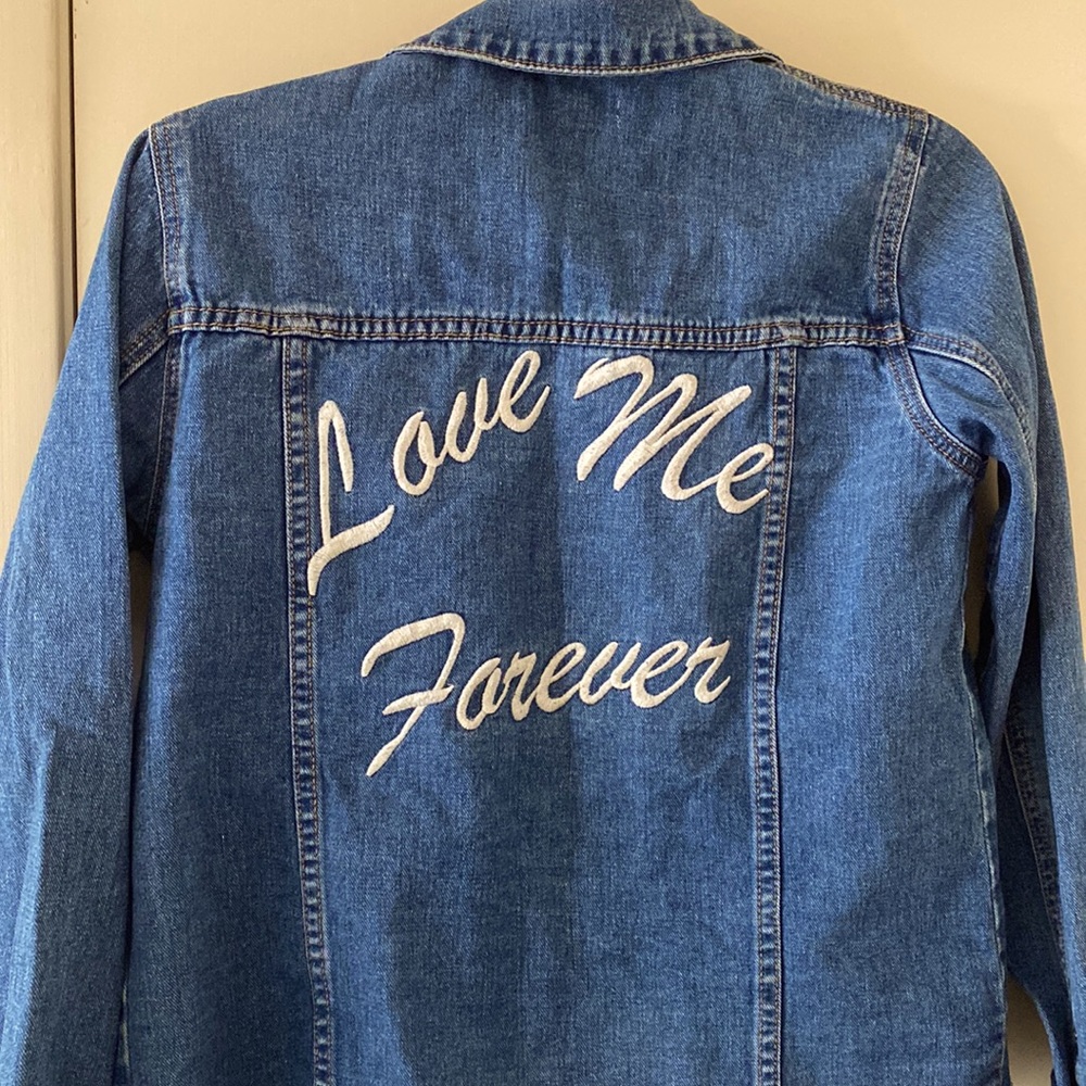 FOREVER 21 EMBROIDERED DENIM JACKET